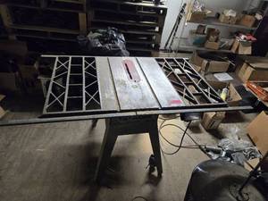 lot 33011 image: Craftsman Table Saw