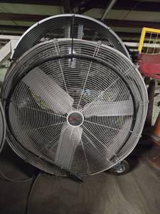 lot 33019 image: Ultitech Industrial Fan