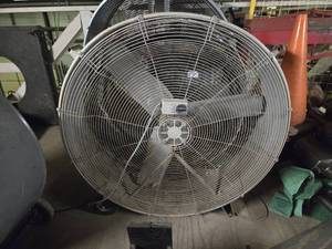 lot 33020 image: Utilitech Industrial Fan