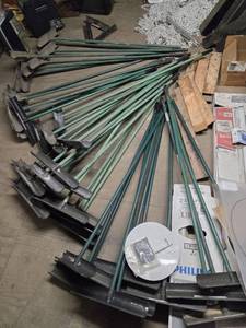 lot 33036 image: (10) Green Handle Sand Leveler