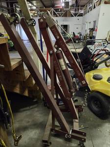 lot 33056 image: 2 Ton Cummins Hoist