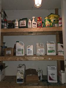 lot 33081 image: Contents Of Shelf (Assorted Lawn Care and Fertilizer Solutions)