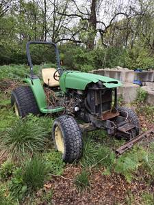 lot 33100 image: John Deere - Parts Only