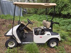 lot 33101 image: EzGo Golf Cart - Parts Only  Does Not Run