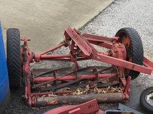 lot 33117 image: Toro Mower Attachment