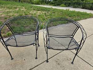 lot 46504 image: 2 Wrought Iron Patio Chairs