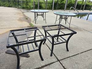lot 46506 image: 4 Outdoor Tables