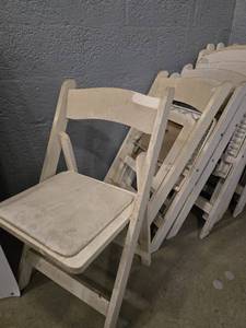 lot 46508 image: Lot Of 5 White Folding Chairs