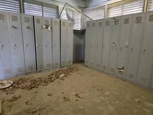 lot 46511 image: Vintage Look Metal Lockers