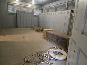 lot 46517 image: Contents of Mens Locker Room