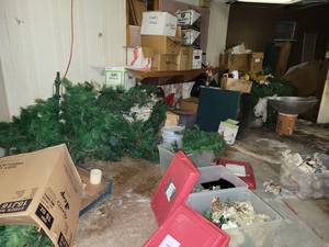 lot 81620 image: Lot Of Holiday Decor And More