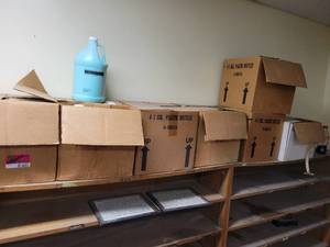 lot 81627 image: Assorted Lot Of Cleaning Items