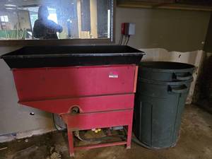 lot 81633 image: Ball Washer, Trash Cans, And Cabinets