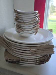 lot 37121 image: 12 Superior Plates And 12 Bowls