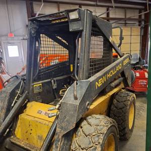 lot 500 image: New Holland LX 565 Skid Steer - Runs as it Should