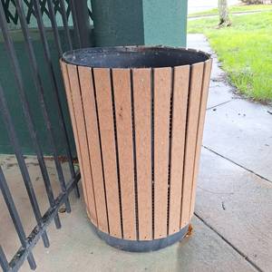 lot 27152 image: Commercial Trash Can
