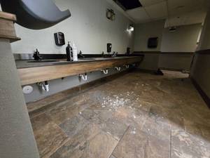 lot 27190 image: Bathroom Contents (Vanity Countertop  Shower Stalls)