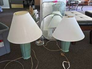 lot 37176 image: Lamp And Mirrors Lot