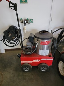 lot 1899 image: Hotsy Power Washer