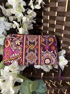 lot 1415 image: Vera Bradley Wallet boho purple (used)