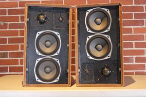 lot 83 image: SPEAKERS