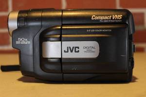 lot 113 image: JVC CAMCORDER GR-AXM210U
