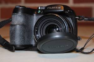 lot 118 image: FUJIFILM DIGITAL CAMERA S1500