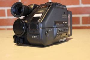 lot 121 image: JVC CAMCORDER GR-AX7