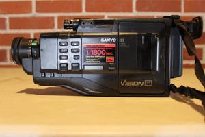 lot 125 image: SANYO CAMCORDER VM-D1