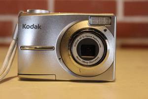 lot 128 image: KODAK DIGITAL CAMEERA C713