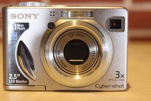 lot 130 image: SONY DIGITAL CAMERA DSC-W5