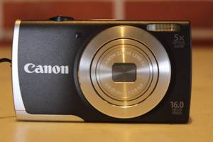 lot 132 image: CANON DIGITAL CAMERA