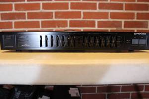lot 136 image: PIONEER GRAAPHIC EQUALIZER GR-470