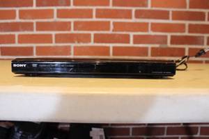 lot 138 image: SONY CDDVD PLAYER DVP-SR101P