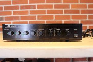 lot 142 image: JWD DAVIS AMPLIFIER DA-120A