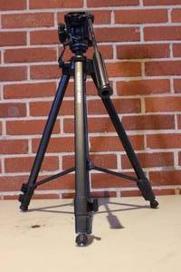 lot 180 image: PROMASTER 4600 TRIPOD