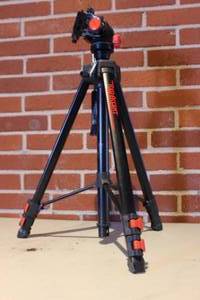 lot 182 image: RED ACCENT TRIPOD