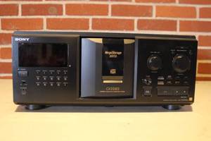 lot 194 image: SONY MEGA STORAGE 300 CD CX333ES