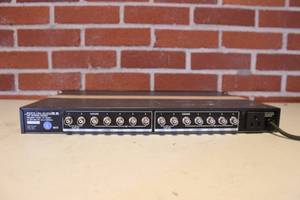 lot 195 image: SONY UHF ANTENNA DIVIDER WD-820A