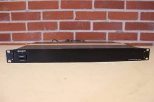 lot 196 image: SONY UHF ANTENNA DIVIDER WD-820A