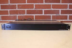 lot 197 image: SONY UHF ANTENNA DIVIDER WD-820A
