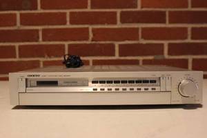 lot 216 image: ONKYO QUARTZ TUNER AMPLIFIER