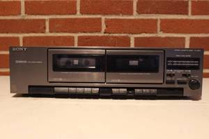lot 224 image: SONY CASSETTE DECK TC-W421