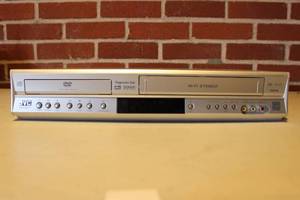 lot 237 image: JVC HR-XVC17