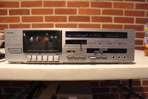 lot 277 image: TEAC V-360C CASSETTE DECK