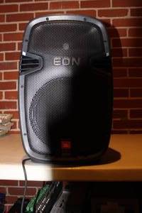 lot 283 image: JBL 200 SPEAKER