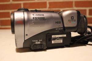 lot 299 image: CANON ES5000 CAMCORDER