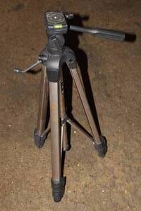lot 305 image: CAMERA TRIPOD