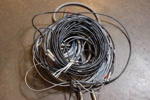 lot 319 image: MIC CABLE