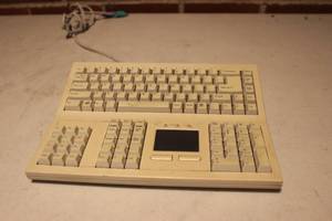 lot 331 image: KEYBOARD